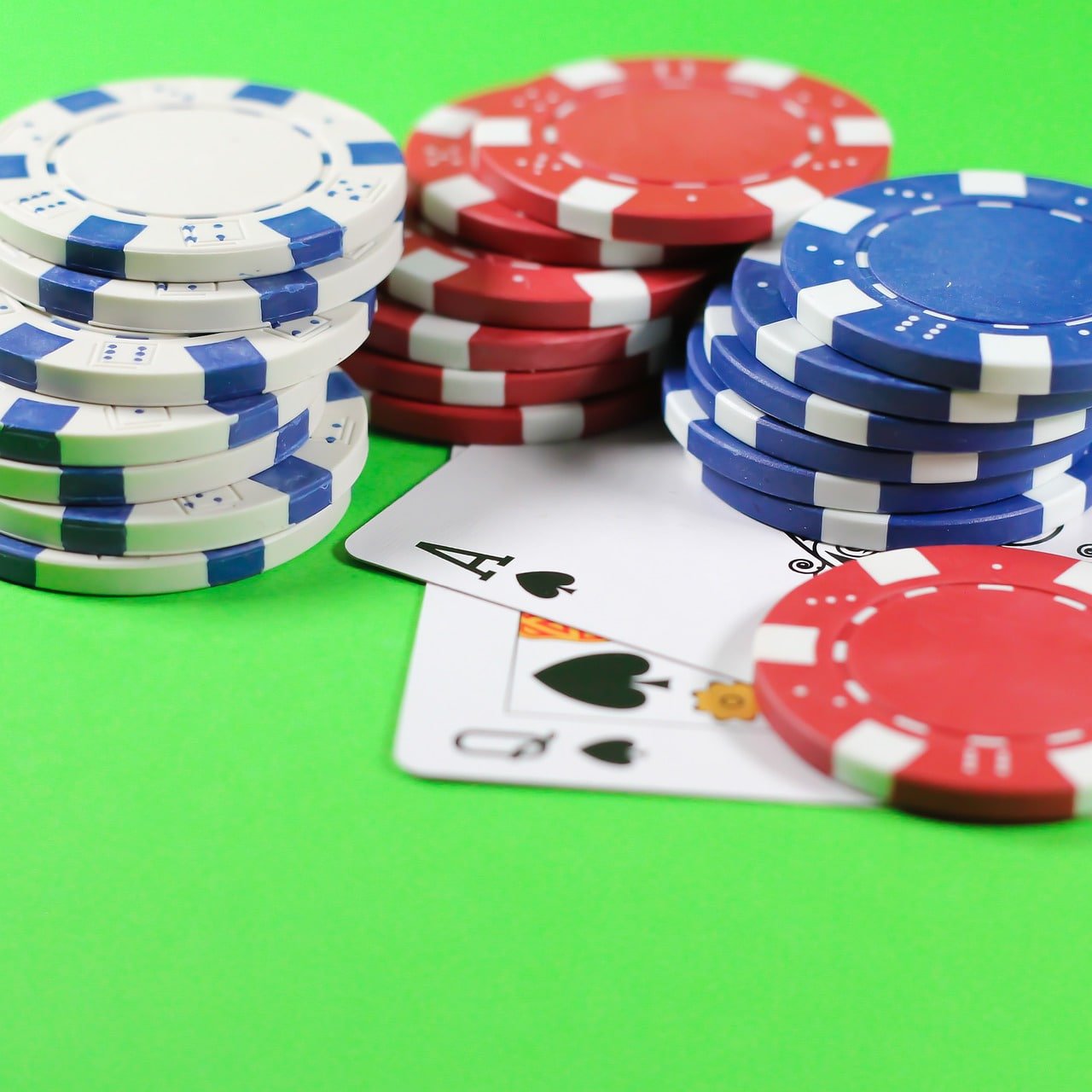MM98 စလော့ ဂိမ်းများ — မြန်မာ့ ကစားသမားများ Jackpot Free Spin ကစားနေသောပုံ